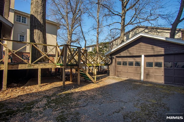 view of yard with a detached garage