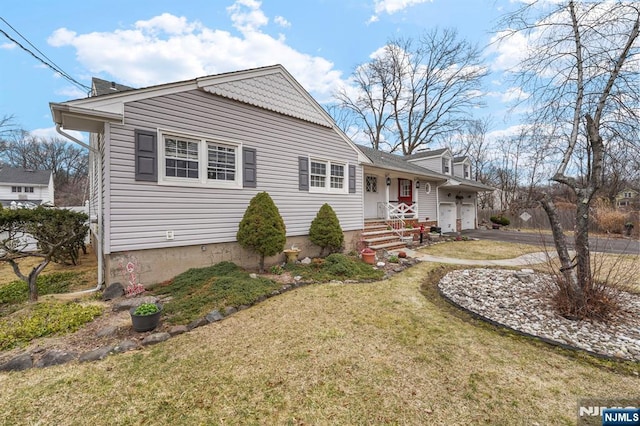 view of front facade with a front yard, a garage, and driveway