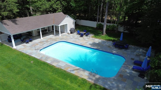 28 Scott Ct, Allendale, NJ 07401 - view of swimming pool with a patio area, an outdoor structure, an exterior structure, and a forest view