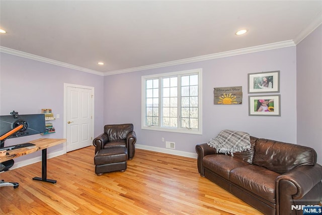 living area featuring crown molding, recessed lighting, baseboards, and light wood finished floors