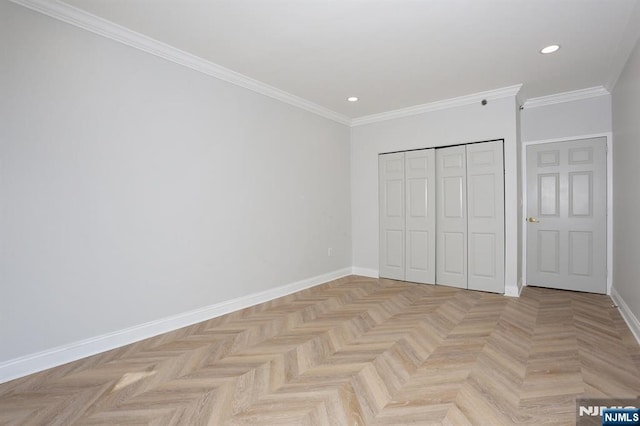 unfurnished bedroom with recessed lighting, crown molding, and baseboards