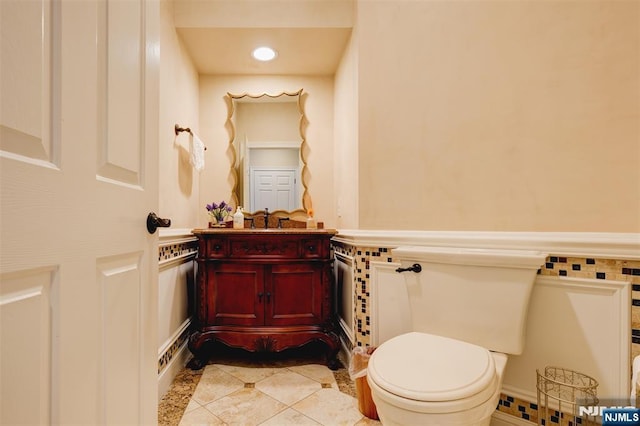 bathroom featuring tile patterned floors, recessed lighting, toilet, and vanity