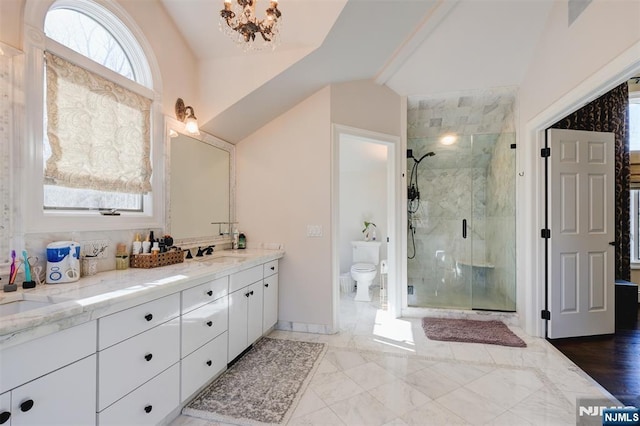 full bath featuring toilet, a notable chandelier, a shower stall, baseboards, and vanity