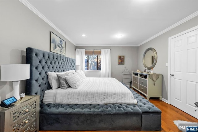 bedroom featuring recessed lighting, baseboards, wood finished floors, and crown molding