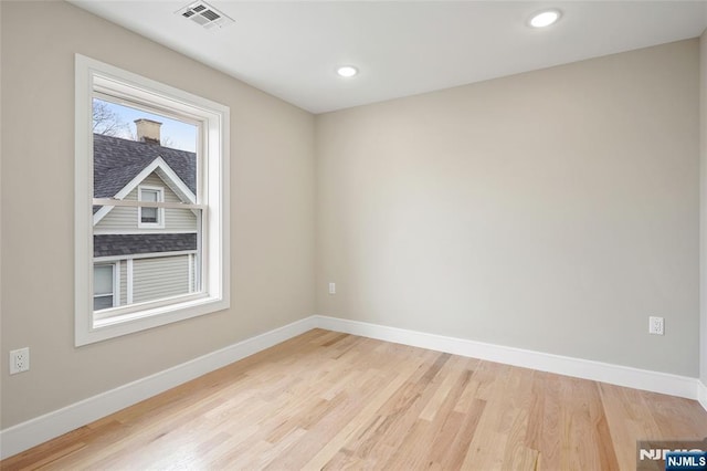 unfurnished room featuring visible vents, recessed lighting, light wood-style floors, and baseboards