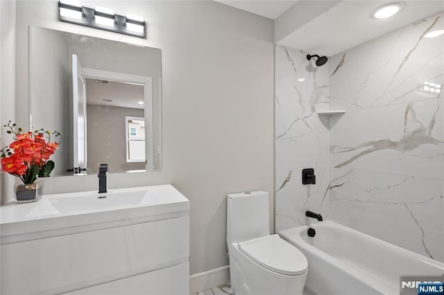 full bathroom with bathtub / shower combination, toilet, vanity, and baseboards