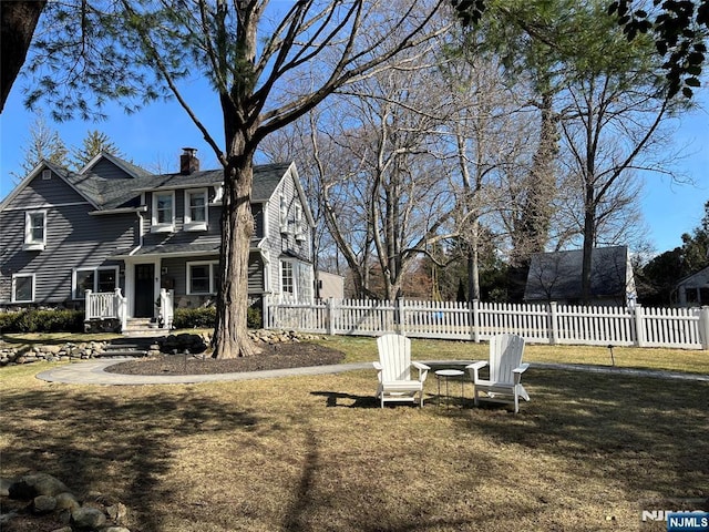 view of yard featuring a fenced front yard