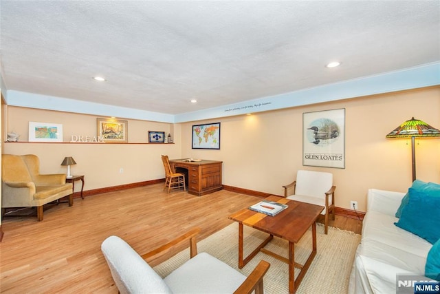 living area featuring recessed lighting, baseboards, and light wood-style flooring