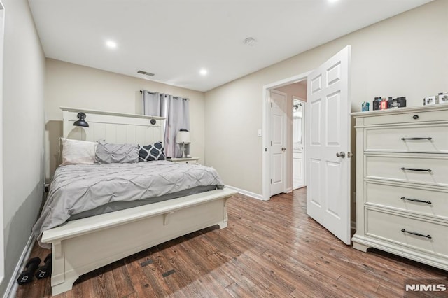 bedroom featuring visible vents, recessed lighting, baseboards, and wood finished floors