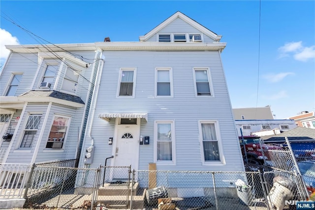 townhome / multi-family property featuring a gate and a fenced front yard