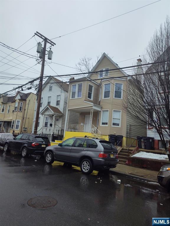 view of front of house featuring a residential view