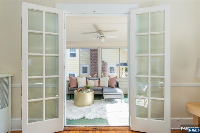 sunroom / solarium featuring a ceiling fan