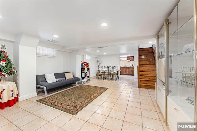 living room featuring light tile patterned floors, visible vents, a wealth of natural light, and recessed lighting