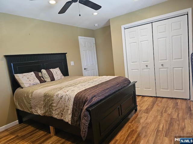 bedroom with baseboards, recessed lighting, wood finished floors, a closet, and a ceiling fan