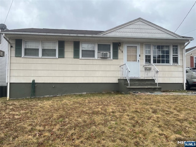 view of front of property with a front yard