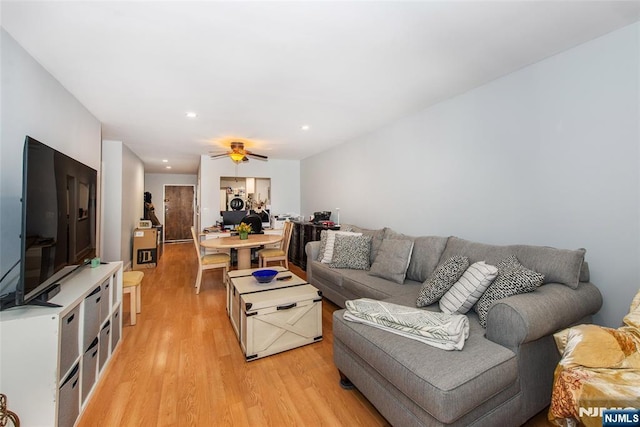 living area featuring recessed lighting, light wood-type flooring, and ceiling fan