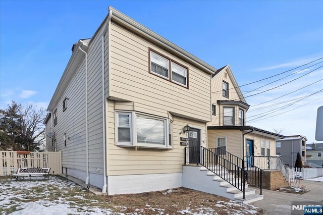 627 Montgomery, Elizabeth, NJ 07202 - view of property with fence