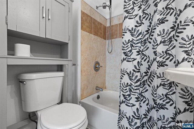 full bath with toilet and shower / bath combo