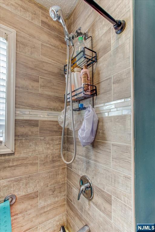 162 Summer St, Orange, NJ 07050 - bathroom featuring tiled shower