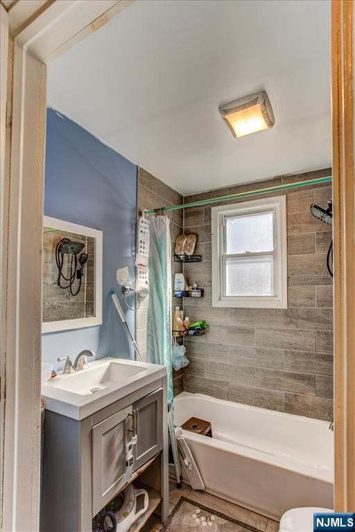 162 Summer St, Orange, NJ 07050 - full bath featuring shower / tub combo, toilet, and vanity