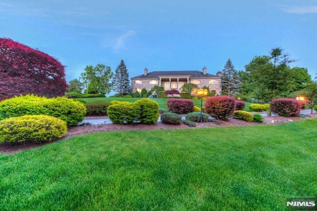 16 Shinnecock Trl, Franklin Lakes, NJ 07417 - view of yard