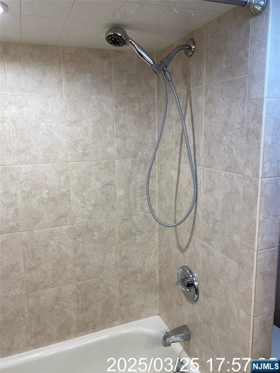 bathroom featuring shower / bathtub combination