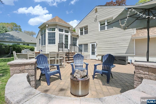 view of patio featuring an outdoor fire pit