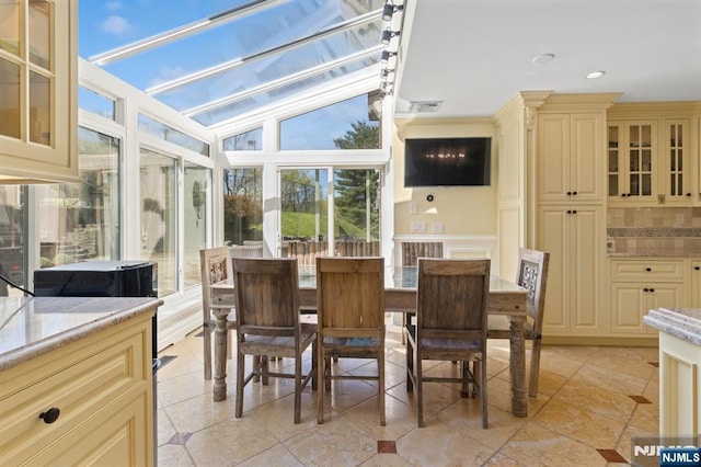 sunroom with visible vents, recessed lighting, and lofted ceiling