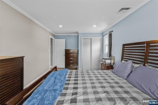 55 N Hillside Ave, Roxbury Township, NJ 07847 - bedroom featuring a closet, ornamental molding, visible vents, recessed lighting, and baseboards
