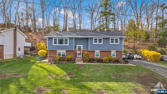 55 N Hillside Ave, Roxbury Township, NJ 07847 - split foyer home featuring aphalt driveway, central AC unit, a front lawn, and brick siding