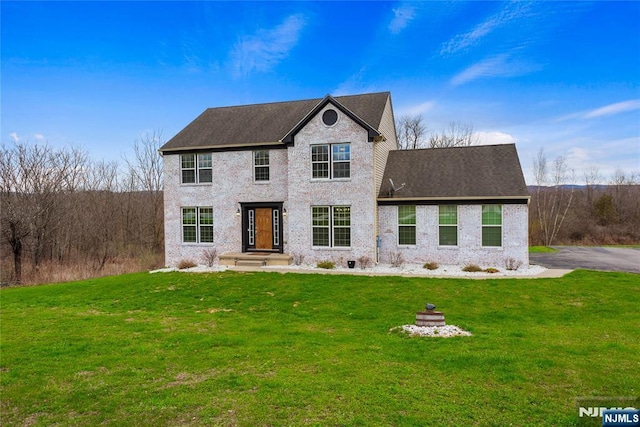 view of front of home featuring a front lawn
