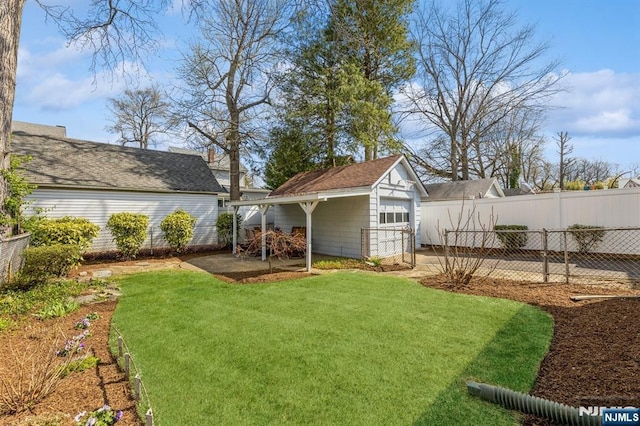 view of yard with fence and an outdoor structure