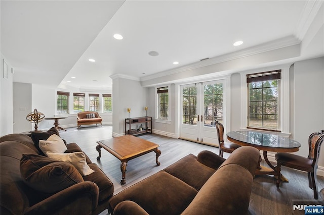 living area featuring recessed lighting, light wood finished floors, crown molding, and baseboards
