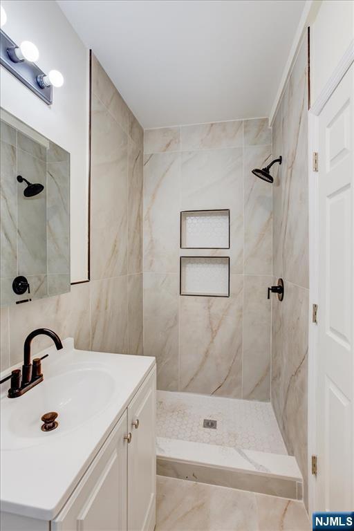 546 Morris St, Orange, NJ 07050 - full bathroom with tiled shower and vanity