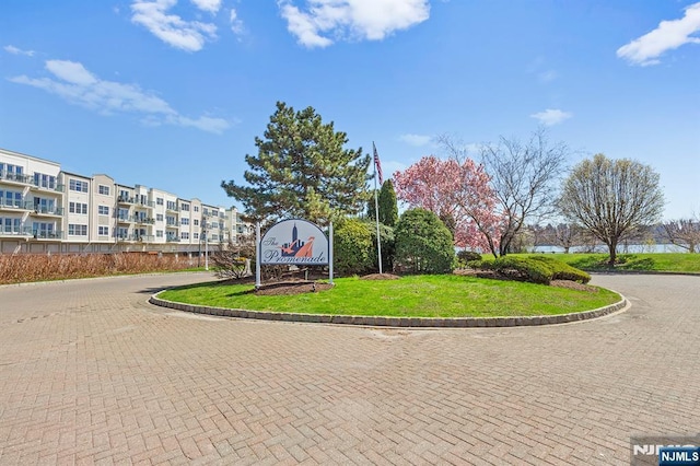 view of home's community featuring a lawn