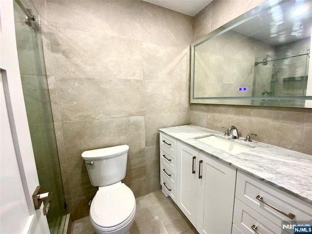300 Winston Dr Unit 1722, Cliffside Park, NJ 07010 - bathroom featuring toilet, tiled shower, vanity, and tile walls