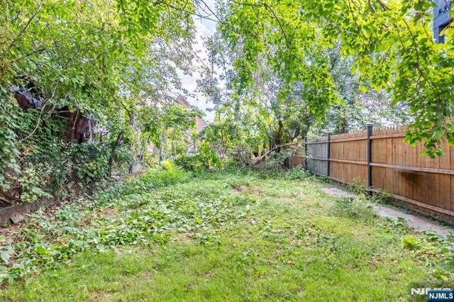 110 Montgomery St, Paterson, NJ 07501 - view of yard with fence