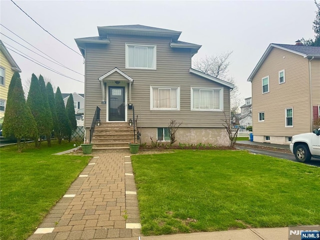 traditional home featuring a front yard