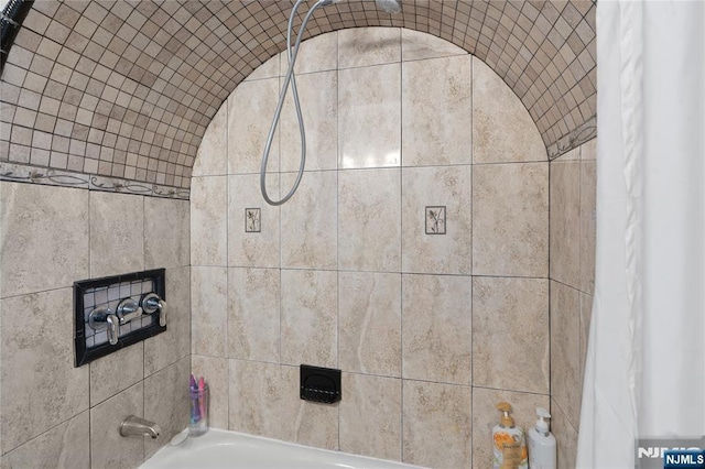 126 Beech St, Nutley, NJ 07110 - full bath with shower / tub combo with curtain