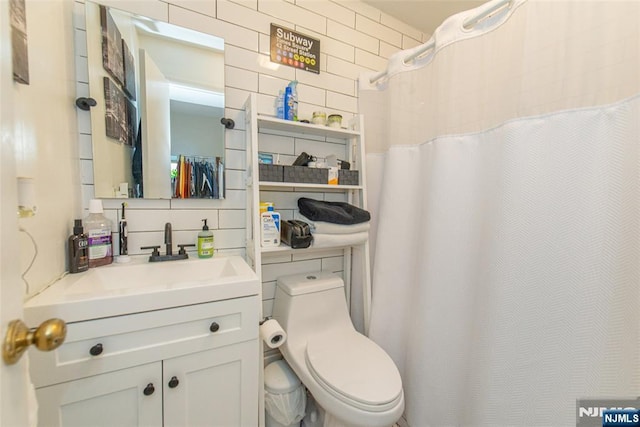 79 Adams Ter Unit 79, Clifton, NJ 07013 - full bathroom with tasteful backsplash, a shower with shower curtain, tile walls, toilet, and vanity