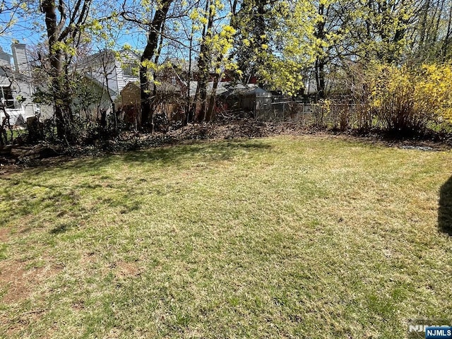 385 Beech St, Teaneck, NJ 07666 - view of yard