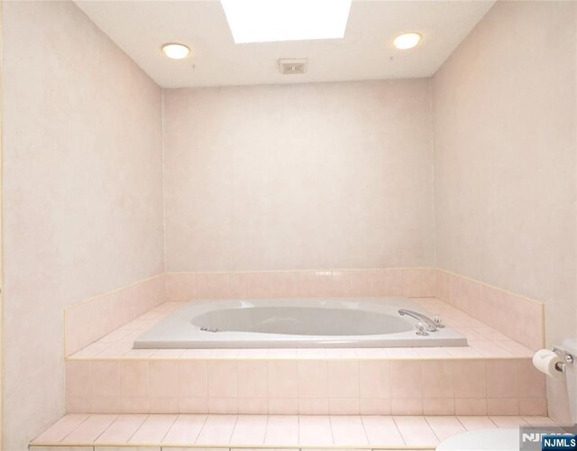112 Heatherington Ct, Lacey, NJ 08734 - bathroom featuring visible vents and a bath
