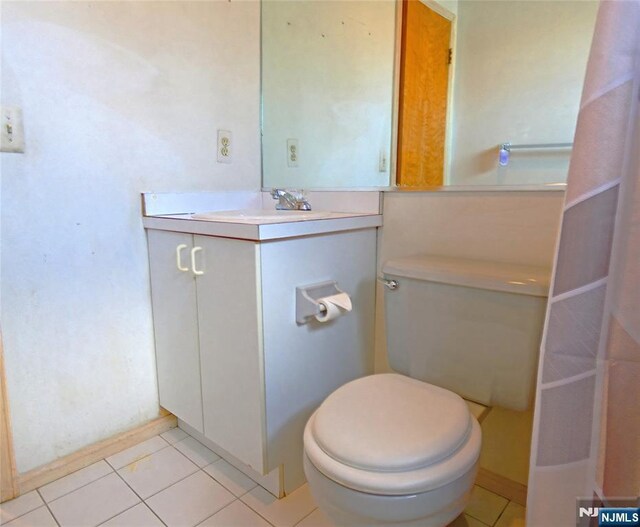 112 Heatherington Ct, Lacey, NJ 08734 - bathroom featuring tile patterned floors, toilet, vanity, and baseboards