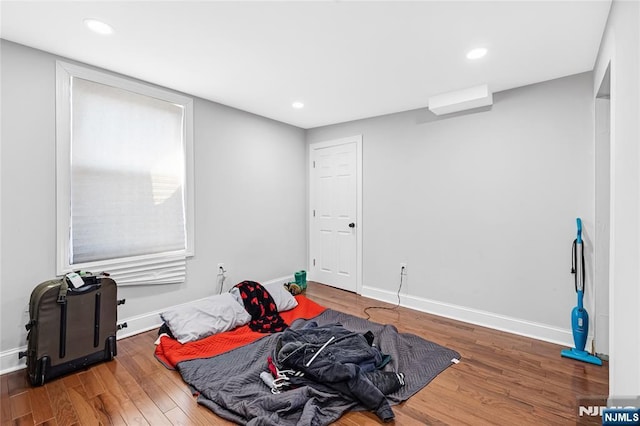 interior space featuring baseboards, recessed lighting, and wood finished floors