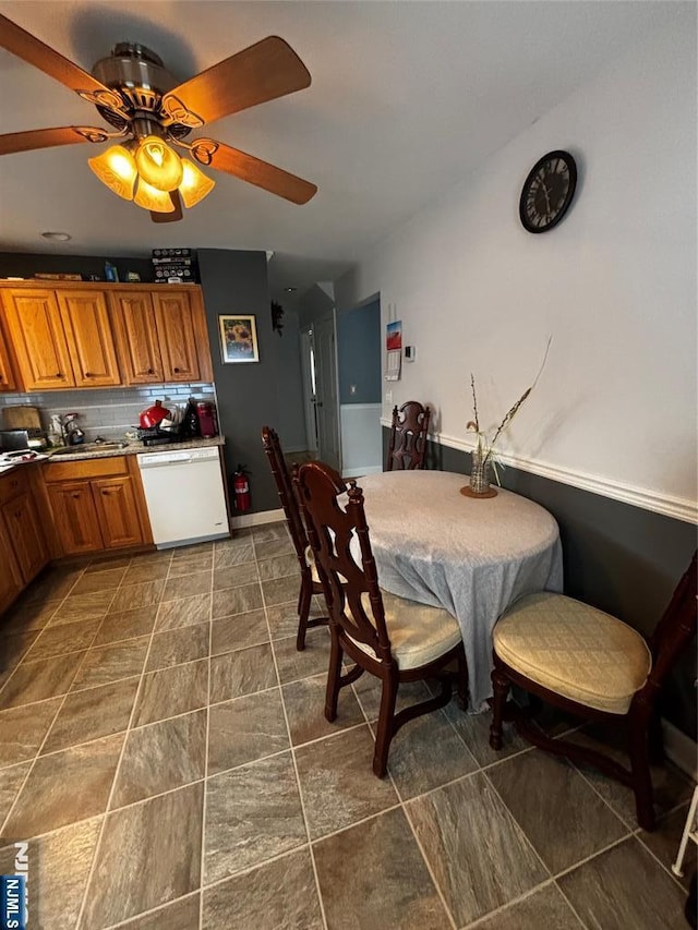 dining room featuring ceiling fan