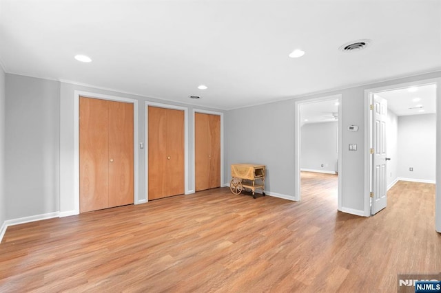 unfurnished living room with light wood finished floors, baseboards, recessed lighting, and ornamental molding