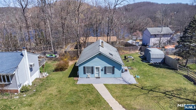 birds eye view of property featuring a mountain view