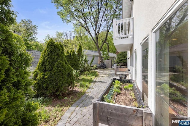 4 Colony Rd, Edgewater, NJ 07020 - view of yard with a patio and a balcony