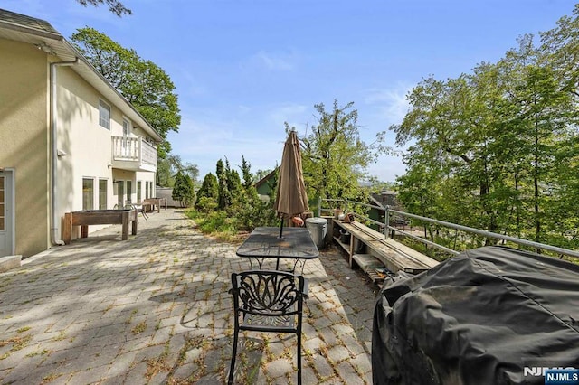 4 Colony Rd, Edgewater, NJ 07020 - view of patio / terrace featuring a balcony and outdoor dining space