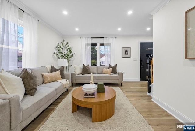 living room with recessed lighting, wood finished floors, baseboards, and ornamental molding
